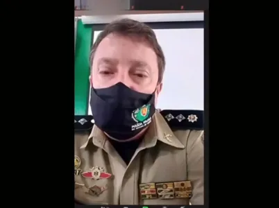 Aluno faz montagem com foto de diretor militar e é ameaçado