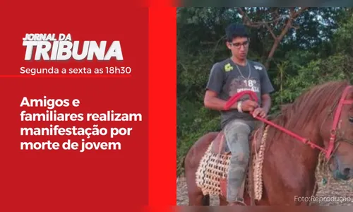 Amigos e familiares realizam manifestação por morte de jovem