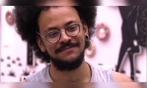 Ana Maria confunde matéria que João Luiz leciona