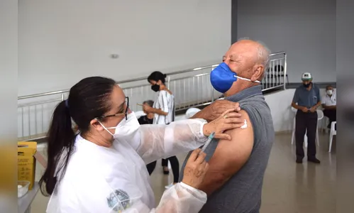 Idosos de Ivaiporã acima de 80 anos recebem 1ª dose da vacina