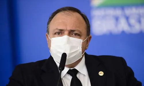 Ao Congresso, Pazuello nega atraso em cronograma de vacinação