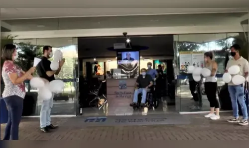 Após quase um mês internado com Covid-19, padre recebe alta