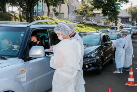 Apucarana vacina pessoas de 61 anos neste sábado