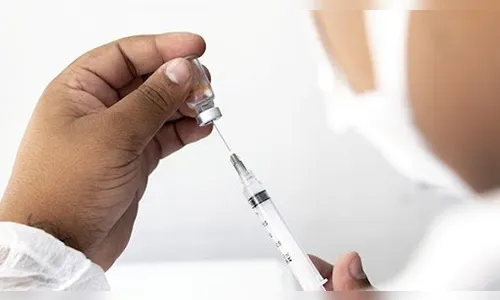 Arapongas inicia vacinação aos idosos acima dos 66 anos