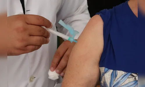 Arapongas vacina idosos com mais de 68 anos nesta terça