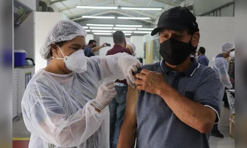 Arapongas vacina mais de 800 idosos neste sábado