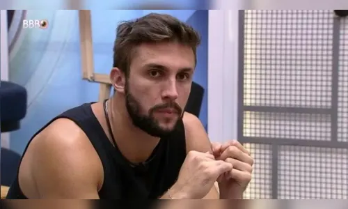 Arthur diz que realmente se apaixonou por Carla Diaz