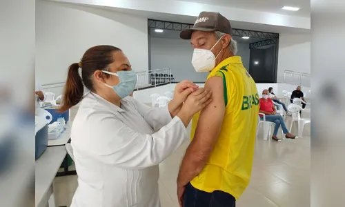 Ivaiporã vacina nesta segunda-feira idosos de 69 anos