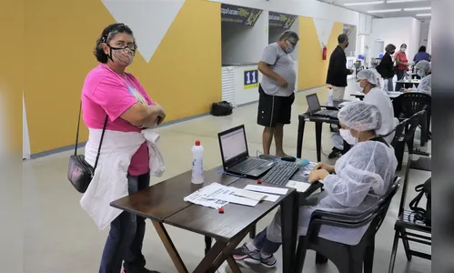 AstraZeneca: Arapongas abre vacinação aos idosos com 60 anos