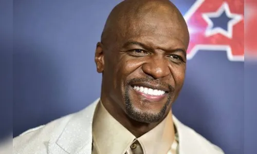 Astro de ‘As Branquelas’, Terry Crews é vacinado contra Covid-19