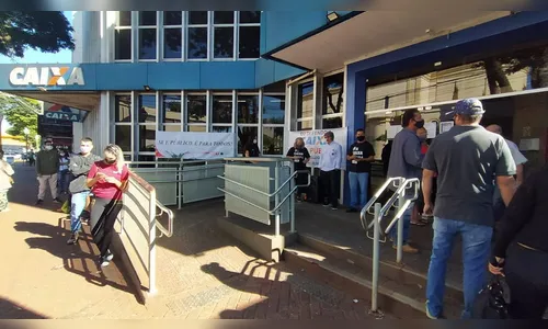 Bancários fazem manifestação sem parar atividades