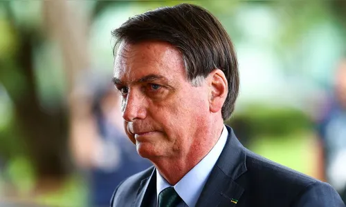 Bolsonaro diz que 'sairia na porrada' com Randolfe
