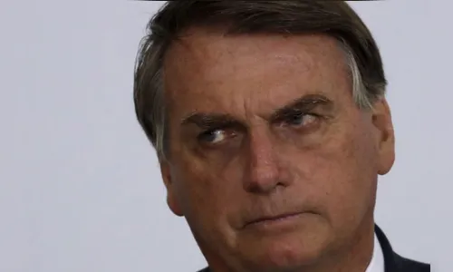 Bolsonaro faz comentários sobre compra de vacinas: 'tem idiota' que pede