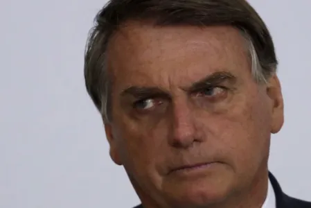 Bolsonaro faz comentários sobre compra de vacinas: 'tem idiota' que pede