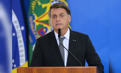 Bolsonaro volta a atacar prefeitos e vereadores