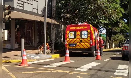 Bombeiros atendem jovem que caiu de bicicleta no centro