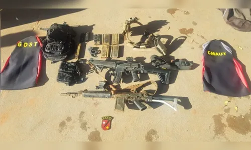 Bombeiros encontram fuzis perdidos em operação policial
