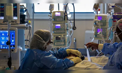 Brasil registra 3.305 mortes de covid-19 em 24h