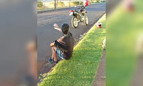 Cachorro escapa e ataca homem que estava caminhando