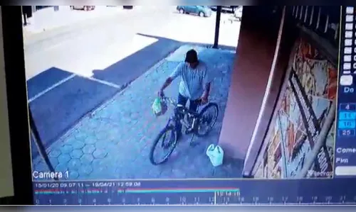 Câmera de segurança registra furto de bicicleta; veja