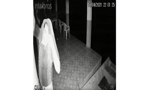 Câmeras de segurança flagram ladrões furtando pesqueiro