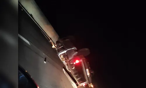 Capotamento deixa duas pessoas feridas na BR-376