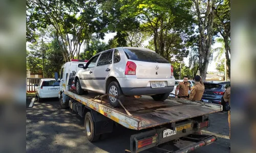 Carro é encontrado a uma quadra de onde teria sido furtado
