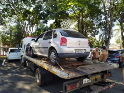 Carro é encontrado a uma quadra de onde teria sido furtado