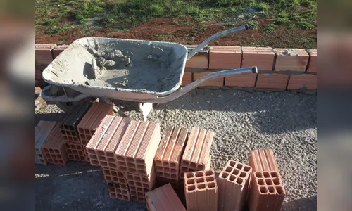 Casa em construção é alvo de ladrões que levam até perfume