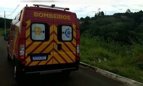 Casal cai em ribanceira enquanto namorada pilotava moto