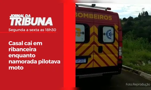 Casal cai em ribanceira enquanto namorada pilotava moto