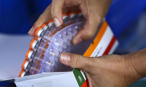 Começa distribuição de 3,2 milhões de doses da vacina contra covid-19