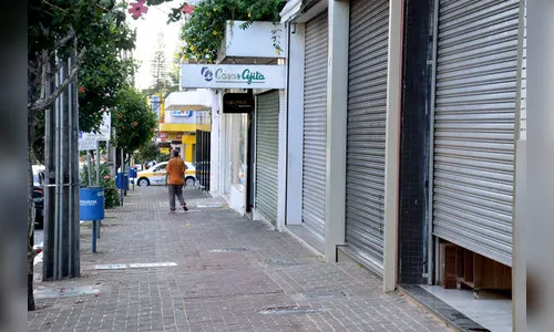 Comerciantes de Apucarana protestam contra fechamento de lojas