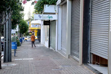 Comerciantes de Apucarana protestam contra fechamento de lojas