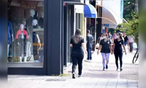 Comércio de Apucarana atende em novo horário no sábado
