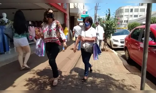 Comércio de Apucarana volta a funcionar em horário reduzido; Vídeo