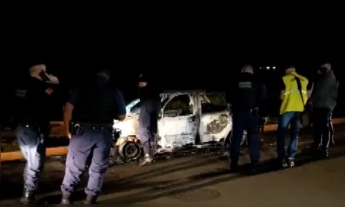 Corpo é encontrado carbonizado em veículo no Norte do PR