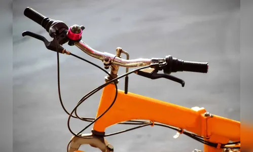 Criança sofre queda de bicicleta e tem trauma na cabeça