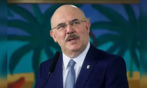 Crianças não sabem ler, mas sabem por camisinha diz ministro