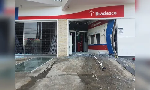Criminosos explodem agência bancária no Paraná