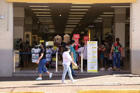 Decreto estende horário de funcionamento do comércio
