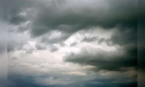 Domingo amanhece com céu parcialmente nublado na região