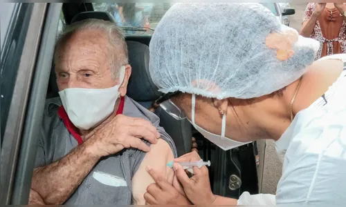 Drive-thru no Lagoão vacinou 2.420 pessoas entre terça-feira e domingo