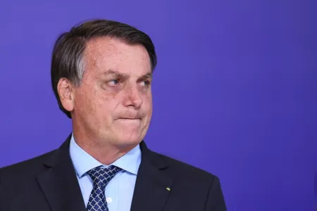 Em live, Bolsonaro diz que nunca se referiu a covid-19 como uma 'gripezinha'