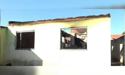 Família se salva ao quebrar janela de casa durante incêndio