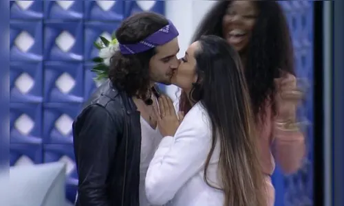 Fiuk e Juliette se beijam em “casamento”