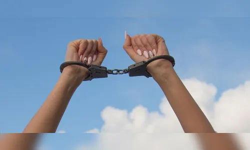 Foragida da justiça de 37 anos é presa pela PM