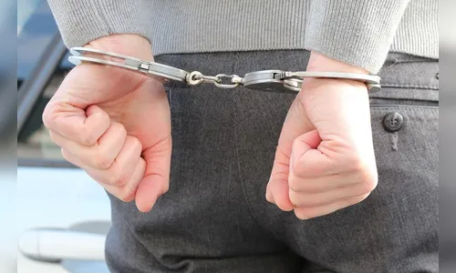 Foragido da justiça é preso enquanto almoçava com a mãe