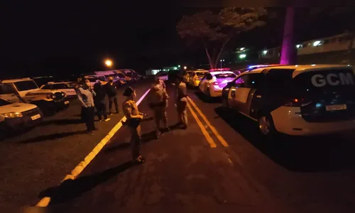 Forças de segurança fiscalizam toque de recolher; assista