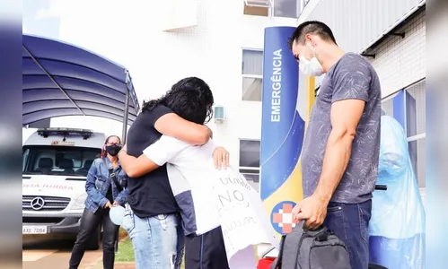 Garoto de 12 anos vence a Covid e deixa o HU-UEPG